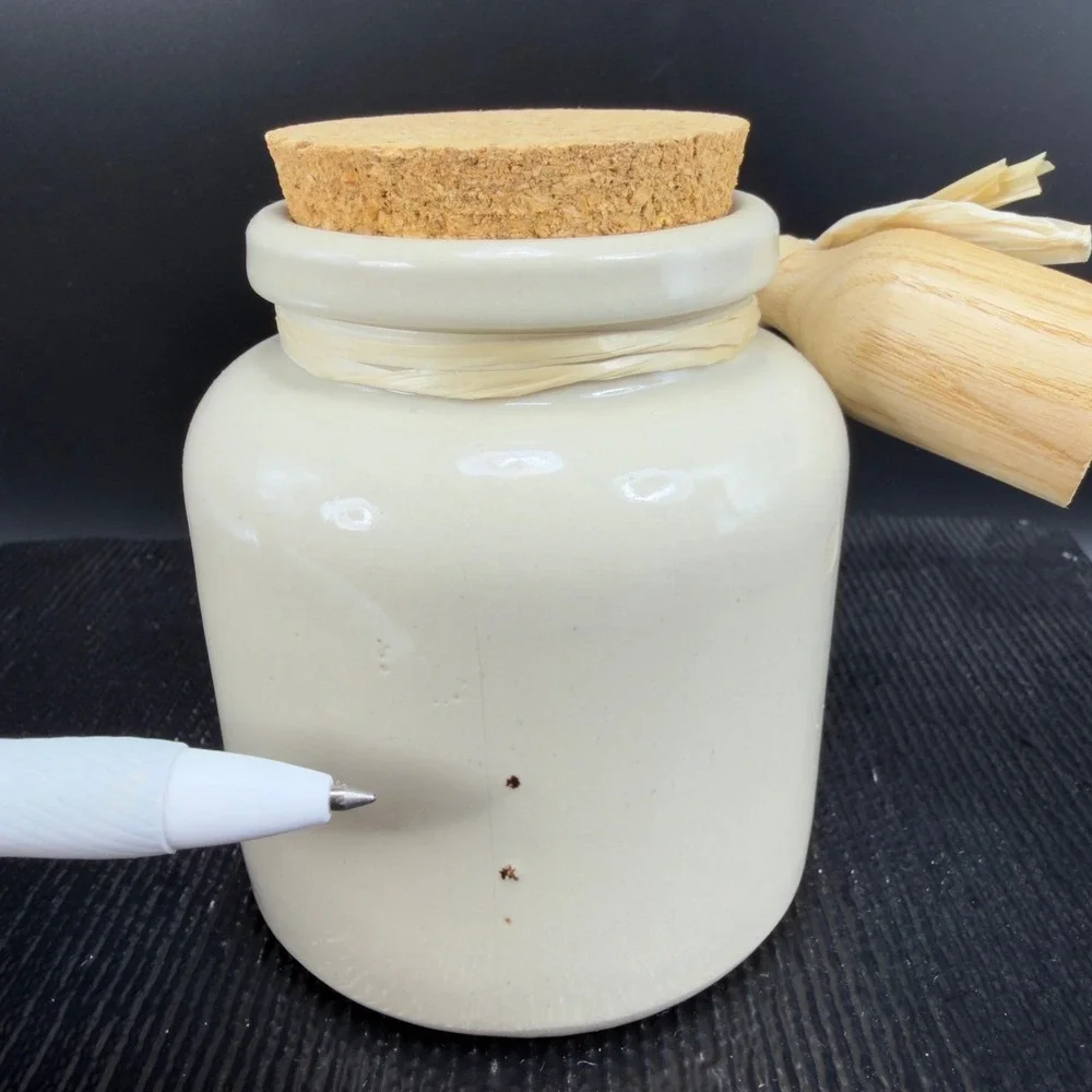 IL Boschetto Italy Ceramic Spice Jar with Cork Lid and‎ Wooden Scoop Cream White